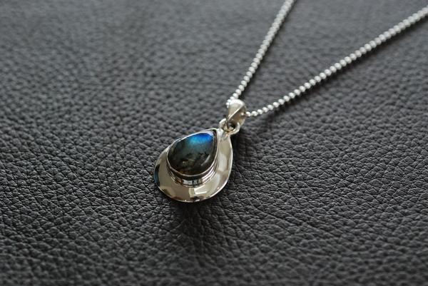 What Is the Spiritual Meaning of Labradorite